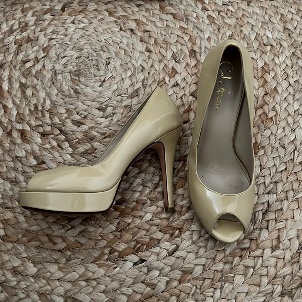 Cole Haan pumps. Comfortable and only worn for my wedding. Good condition.